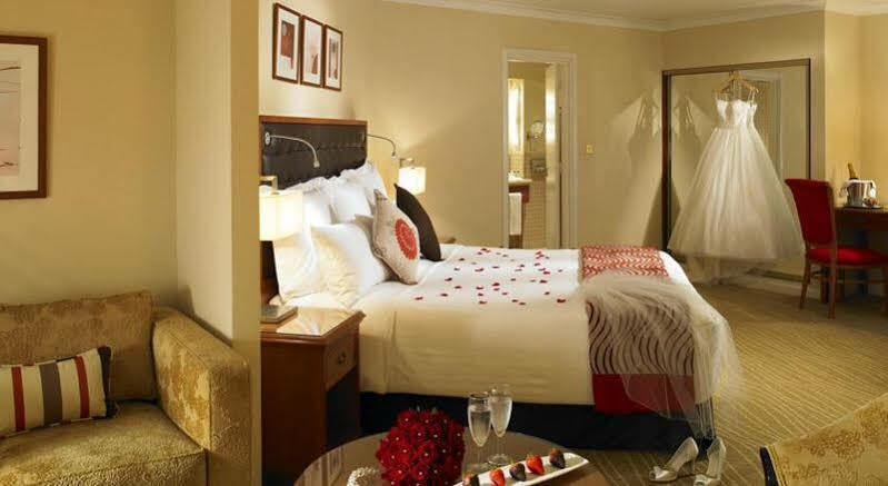 Delta Hotels By Marriott Waltham Abbey Exterior foto
